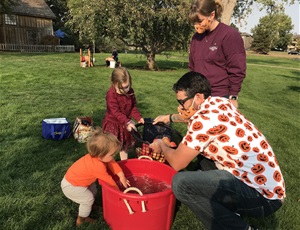 A family washes apples.