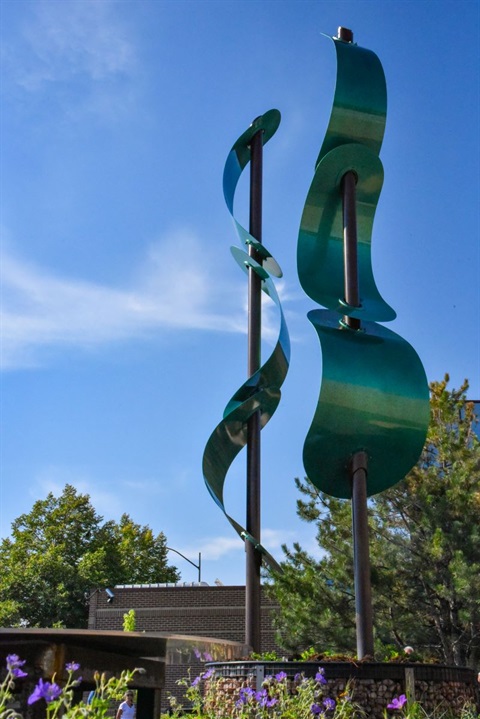 Green-metal-sculpture-in-Lakewood-Sculpture-Walk.jpg