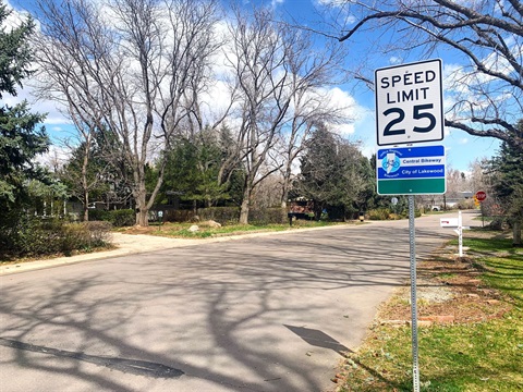 street with a speed limit of 25 sign